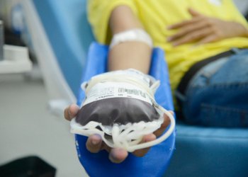 Doadores com tatuagem ou piercing vão esperar menos tempo para doar sangue no Brasil