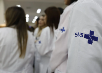 Mais Médicos Especialistas garante permanência de 676 profissionais no SUS até 2027
