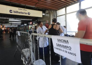Sarampo avança em São Paulo e acende alerta para vacinação até terça-feira