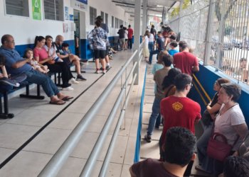 Sarampo provoca corrida a postos de saúde e gera longas filas em São Paulo