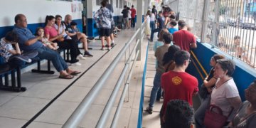 Sarampo provoca corrida a postos de saúde e gera longas filas em São Paulo