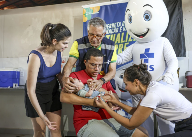 Sarampo vira alvo de alerta nacional no Dia D para manter o Brasil livre da doença