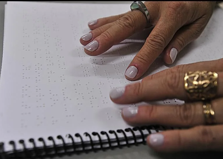 Reabilitação visual pelo SUS patina no desconhecimento enquanto tecnologia promete autonomia