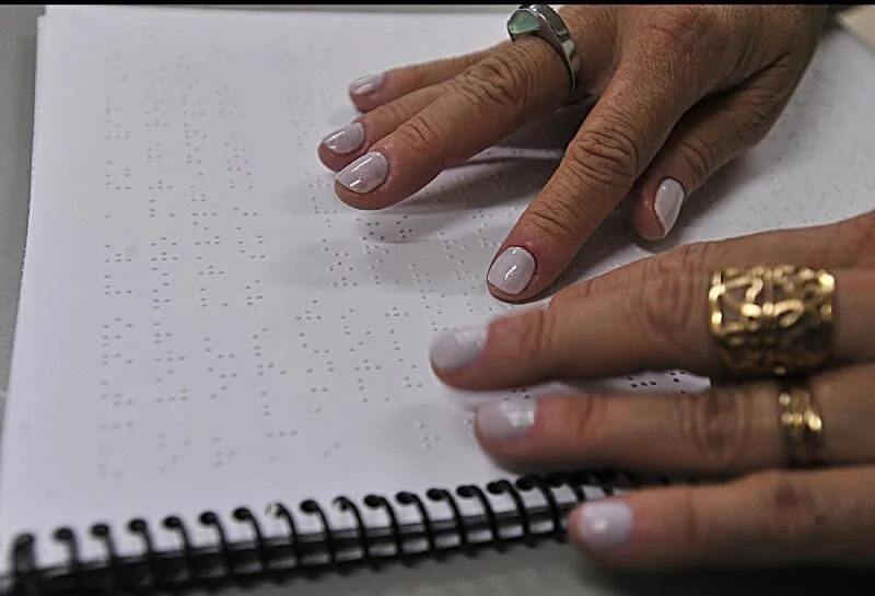 Reabilitação visual pelo SUS patina no desconhecimento enquanto tecnologia promete autonomia