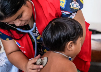 Yanomami recebem mutirão do SUS para reduzir remoções aéreas de urgência em Roraima